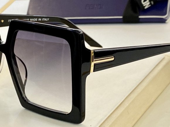 Fendi Солнцезащитные очки BO_1907FE4
