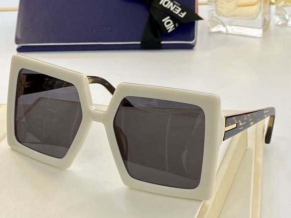 Fendi Солнцезащитные очки BO_1907FE4