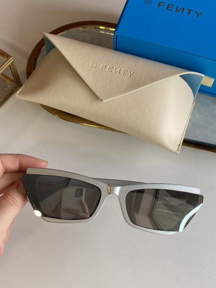 Fenty - Солнцезащитные очки K2_1804FE2