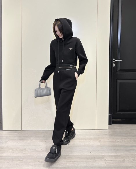 Prada - Женский спортивный костюм YE_2309PR12