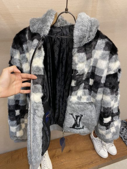 Louis Vuitton - Мужская куртка шуба DZ_0312LV1 Louis Vuitton - Мужская куртка шуба DZ_0312LV1