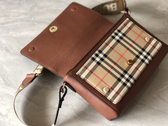 Burberry Crossbody Сумка мессенджер BU_0906BU1 Burberry Crossbody Сумка мессенджер BU_0906BU1