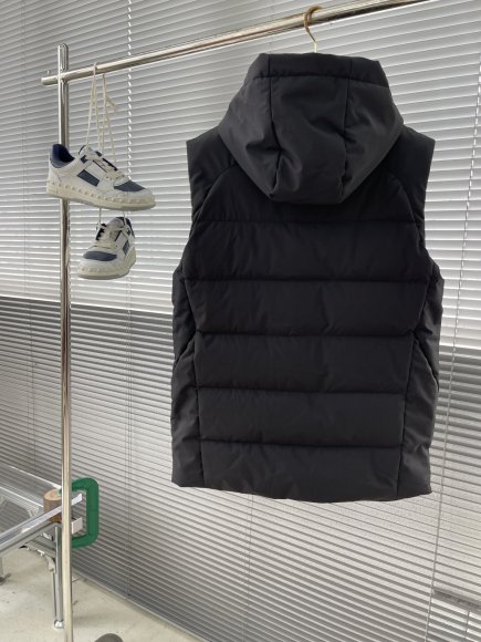 Prada - Мужской жилет пуховик TJ_0511PR5