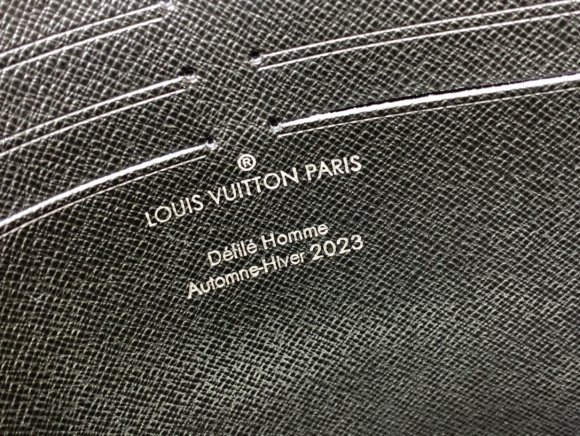 Louis Vuitton Pochette Voyage - Сумка клатч CN_0111LV1 Louis Vuitton Pochette Voyage - Сумка клатч CN_0111LV1