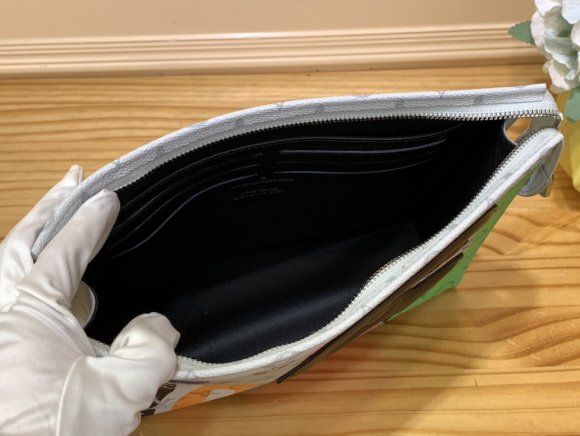 Louis Vuitton Pochette Voyage - Сумка клатч CN_0111LV1 Louis Vuitton Pochette Voyage - Сумка клатч CN_0111LV1