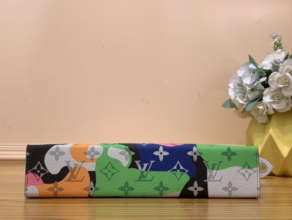 Louis Vuitton Pochette Voyage - Сумка клатч CN_0111LV1 Louis Vuitton Pochette Voyage - Сумка клатч CN_0111LV1