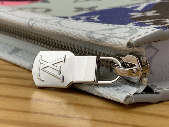 Louis Vuitton Pochette Voyage - Сумка клатч CN_0111LV1 Louis Vuitton Pochette Voyage - Сумка клатч CN_0111LV1