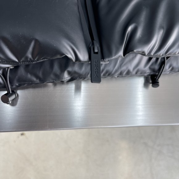 Prada - Мужской жилет пуховик TJ_0511PR7