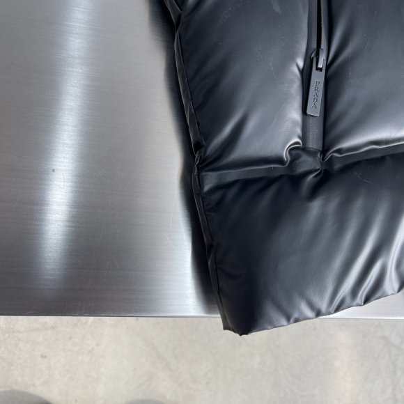 Prada - Мужской жилет пуховик TJ_0511PR7