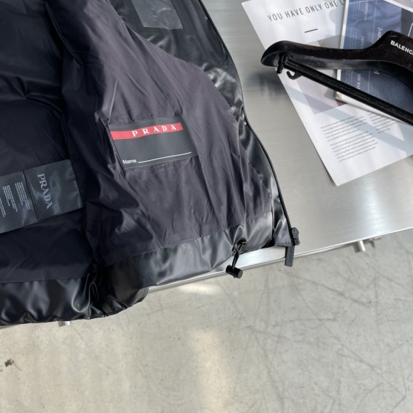 Prada - Мужской жилет пуховик TJ_0511PR7