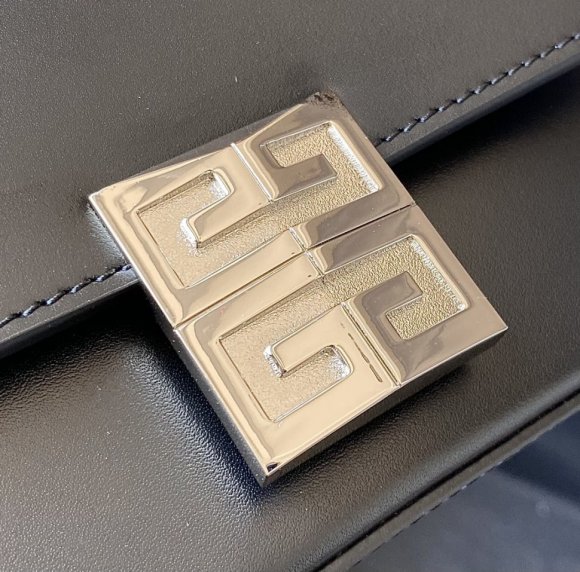 Givenchy Женская сумка - мессенджер GI_2003GI2 Givenchy Женская сумка - мессенджер GI_2003GI2