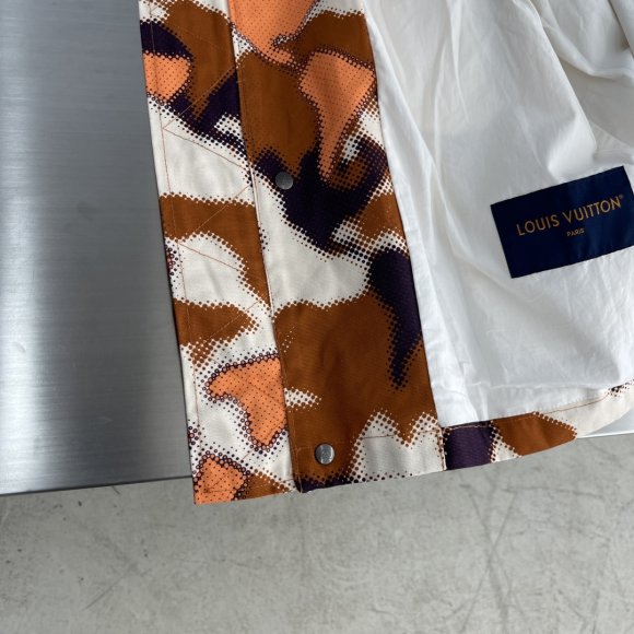 Louis Vuitton - Мужская куртка ветровка TJ_0801LV1 Louis Vuitton - Мужская куртка ветровка TJ_0801LV1