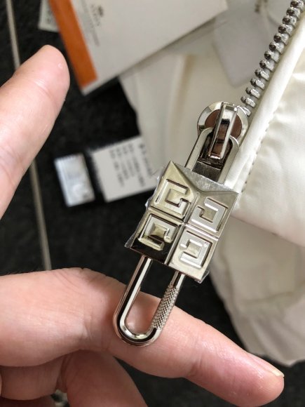 Givenchy - Мужской жилет пуховик DZ_1310GI6 Givenchy - Мужской жилет пуховик DZ_1310GI6