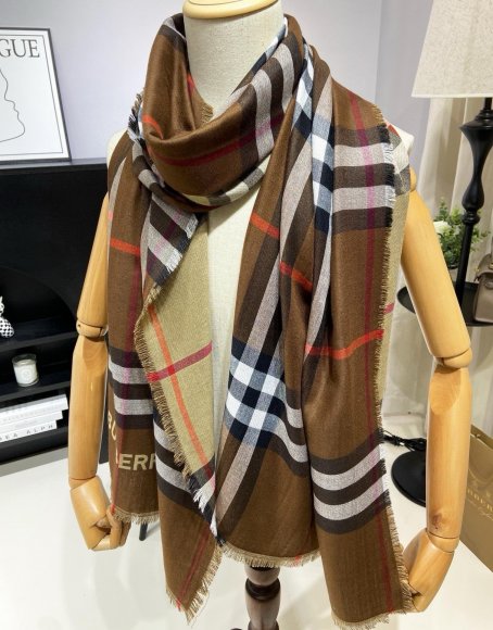 Burberry - Шерстяной шарф платок JX_0710BU5