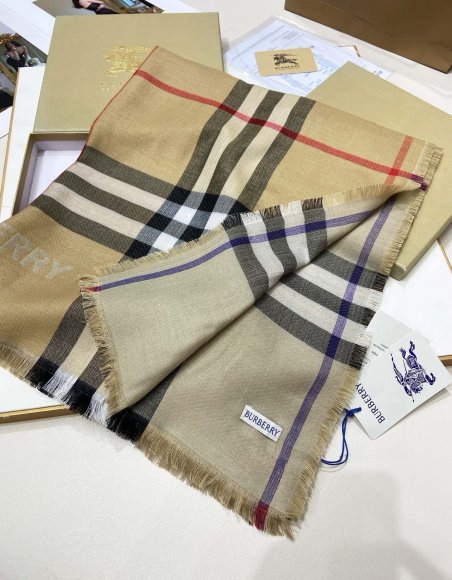 Burberry - Шерстяной шарф платок JX_0710BU5