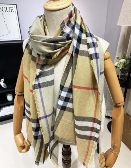 Burberry - Шерстяной шарф платок JX_0710BU5