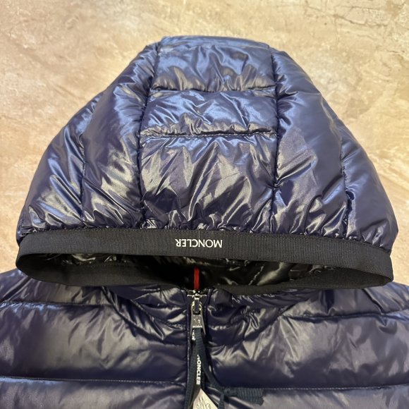 Moncler - Мужской жилет пуховик MI_1911MO11