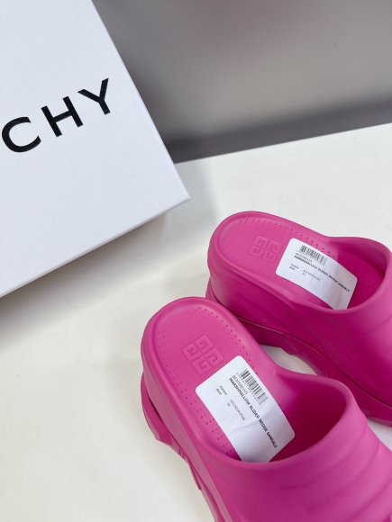 Givenchy - Женские шлепанцы ST3_1905GI1