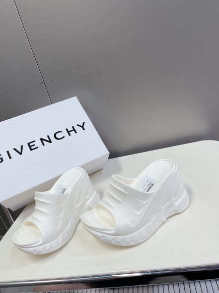 Givenchy - Женские шлепанцы ST3_1905GI1