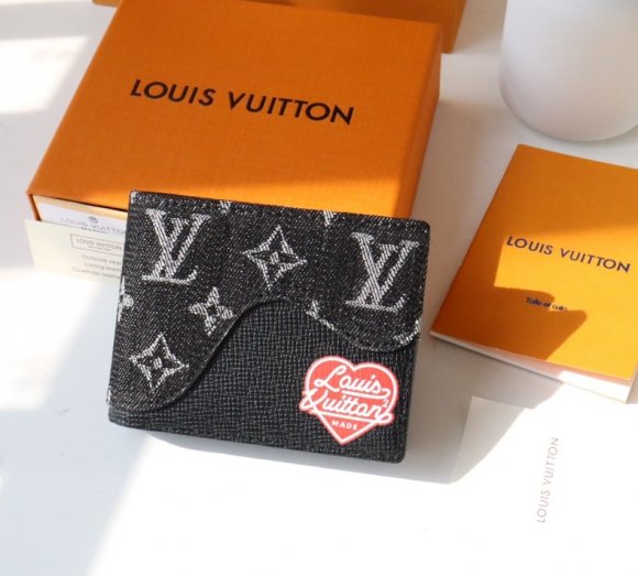 Louis Vuitton Кошелек CN_1802LV8 Louis Vuitton Кошелек CN_1802LV8