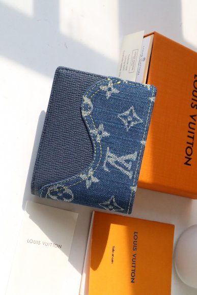 Louis Vuitton Кошелек CN_1802LV8 Louis Vuitton Кошелек CN_1802LV8