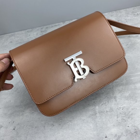 Burberry Сумка мессенджер BU_1802BU1 Burberry Сумка мессенджер BU_1802BU1