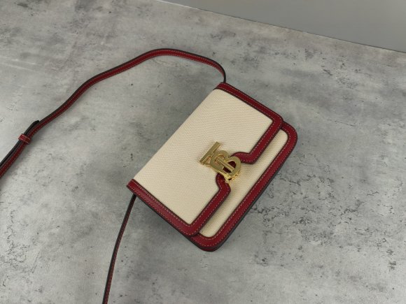 Burberry Сумка мессенджер BU_1802BU1 Burberry Сумка мессенджер BU_1802BU1