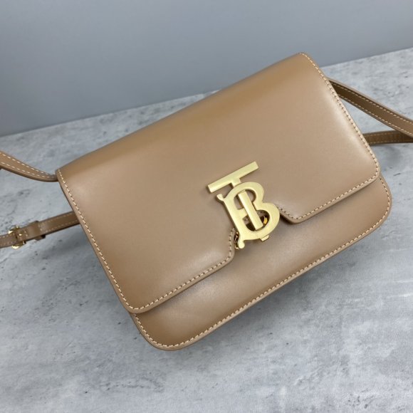 Burberry Сумка мессенджер BU_1802BU1 Burberry Сумка мессенджер BU_1802BU1