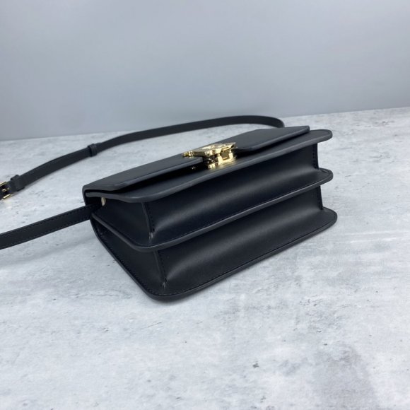 Burberry Сумка мессенджер BU_1802BU1 Burberry Сумка мессенджер BU_1802BU1