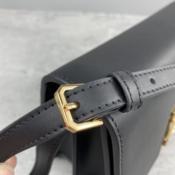 Burberry Сумка мессенджер BU_1802BU1 Burberry Сумка мессенджер BU_1802BU1