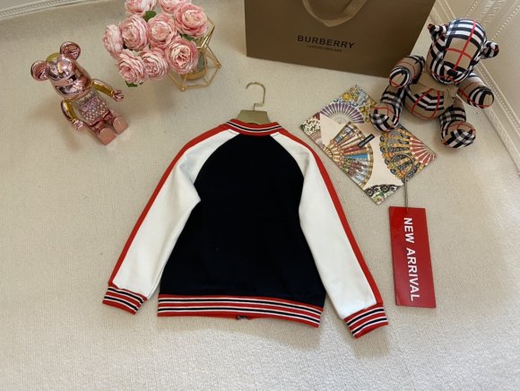Burberry - Детская кофта бомбер QK_1308BU2
