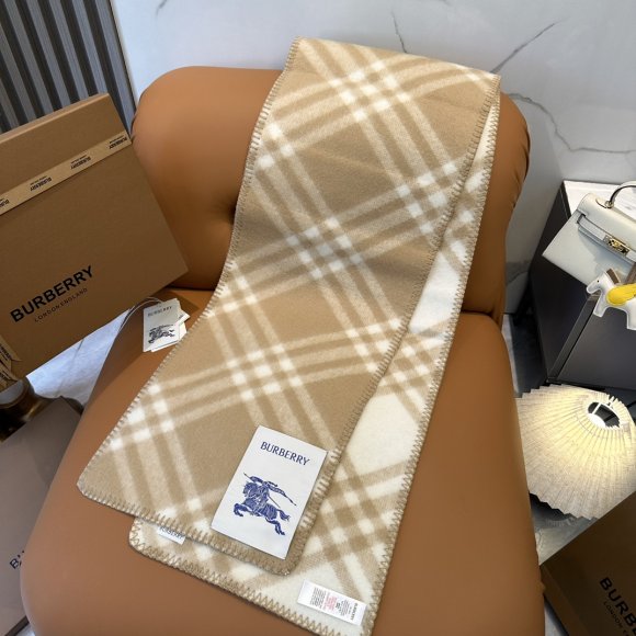 Burberry - Шерстяной шарф JX_0412BU2