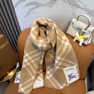 Burberry - Шерстяной шарф JX_0412BU2 Burberry - Шерстяной шарф JX_0412BU2
