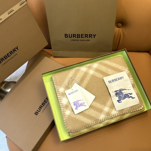 Burberry - Шерстяной шарф JX_0412BU2