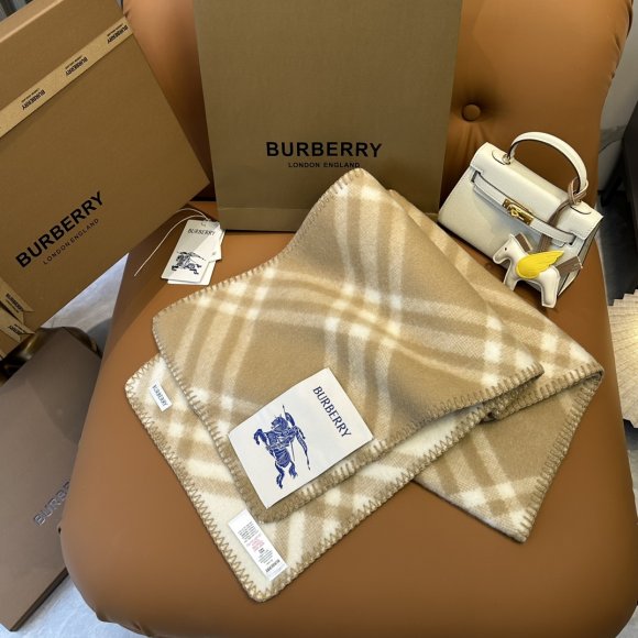 Burberry - Шерстяной шарф JX_0412BU2