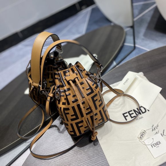 Fendi Mon Tresor Женская сумка- кисет GI_1802FE1 Fendi Mon Tresor Женская сумка- кисет GI_1802FE1