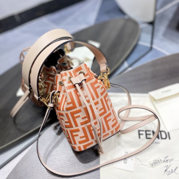 Fendi Mon Tresor Женская сумка- кисет GI_1802FE1 Fendi Mon Tresor Женская сумка- кисет GI_1802FE1
