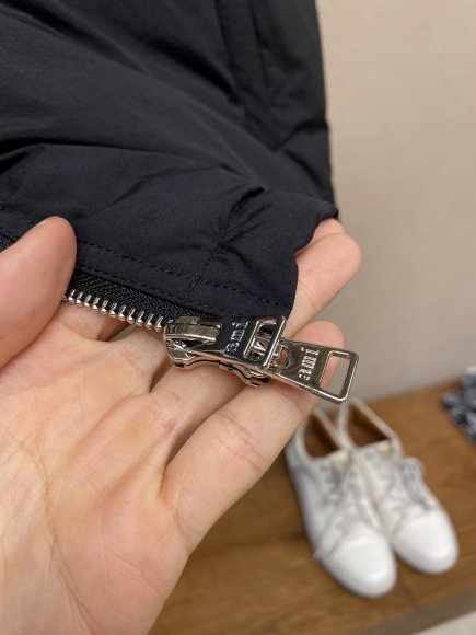 Ami - Мужской жилет пуховик DZ_0810AM3 Ami - Мужской жилет пуховик DZ_0810AM3