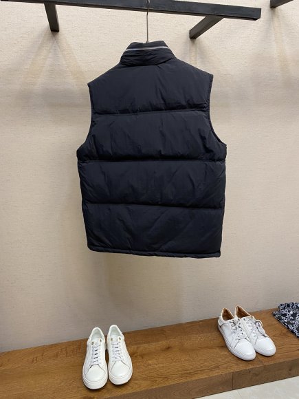 Ami - Мужской жилет пуховик DZ_0810AM3 Ami - Мужской жилет пуховик DZ_0810AM3