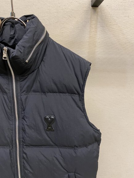 Ami - Мужской жилет пуховик DZ_0810AM3 Ami - Мужской жилет пуховик DZ_0810AM3
