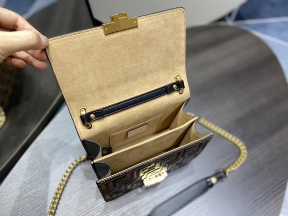 Fendi Kan U Женская сумка - мессенджер GI_1802FE2 Fendi Kan U Женская сумка - мессенджер GI_1802FE2