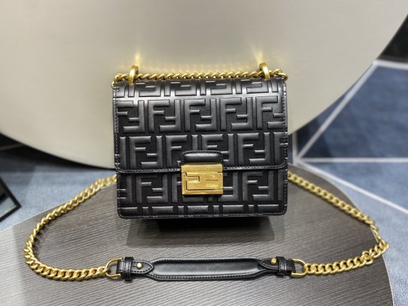 Fendi Kan U Женская сумка - мессенджер GI_1802FE2 Fendi Kan U Женская сумка - мессенджер GI_1802FE2