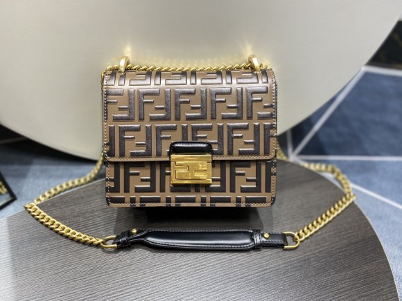 Fendi Kan U Женская сумка - мессенджер GI_1802FE2 Fendi Kan U Женская сумка - мессенджер GI_1802FE2