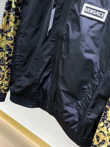 Versace - Мужская ветровка куртка TI_2309VE3 Versace - Мужская ветровка куртка TI_2309VE3