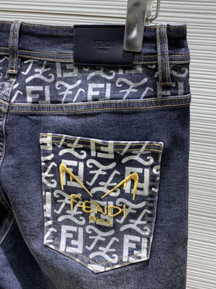 Fendi - Мужские джинсовые шорты TI_0605FE11 Fendi - Мужские джинсовые шорты TI_0605FE11