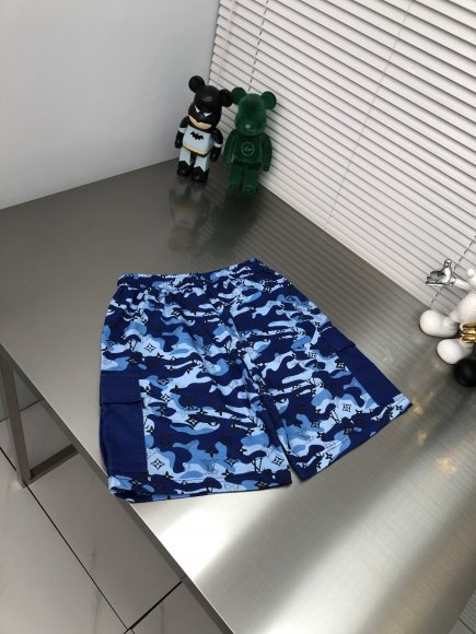 Louis Vuitton - Мужские шорты DZ_2805LV7 Louis Vuitton - Мужские шорты DZ_2805LV7