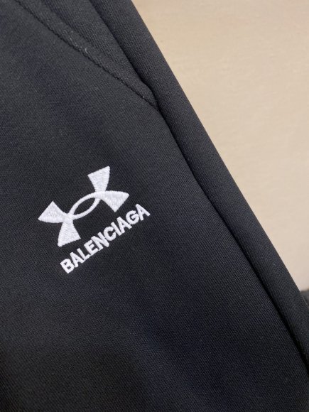 Balenciaga - Мужские спортивные штаны DZ_3008BA7 Balenciaga - Мужские спортивные штаны DZ_3008BA7