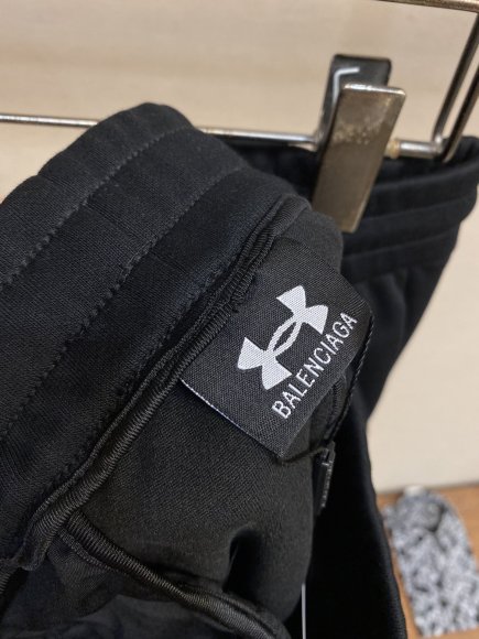 Balenciaga - Мужские спортивные штаны DZ_3008BA7 Balenciaga - Мужские спортивные штаны DZ_3008BA7