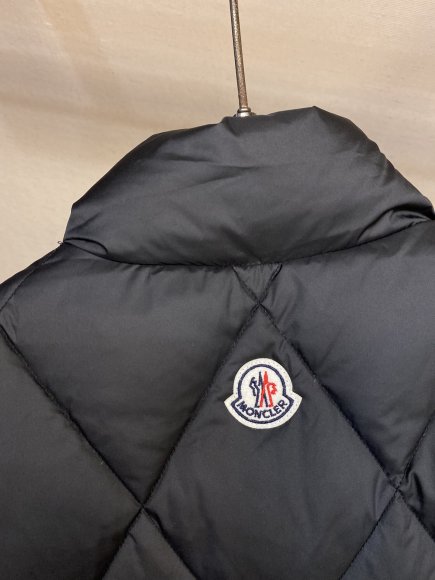 Moncler - Мужской жилет пуховик DZ_0810MO4