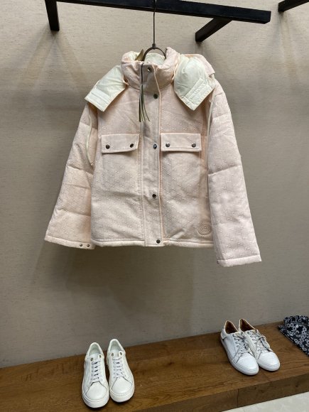 Gucci - Женская демисезонная куртка пуховик DZ_0611GU6 Gucci - Женская демисезонная куртка пуховик DZ_0611GU6
